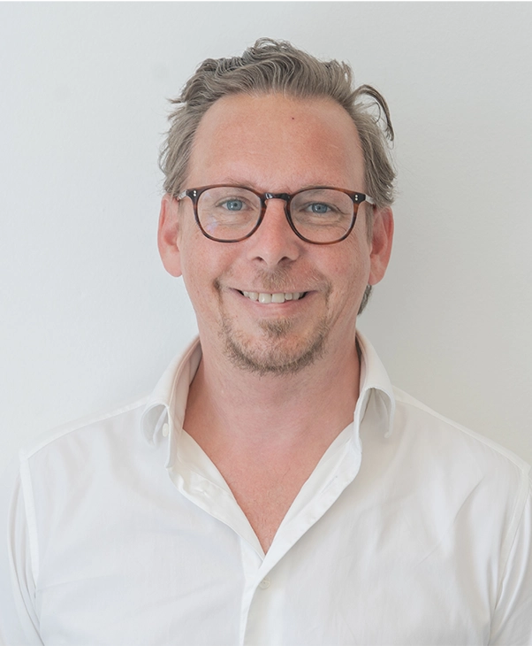 Dr. Dr. Holzinger – Werdegang